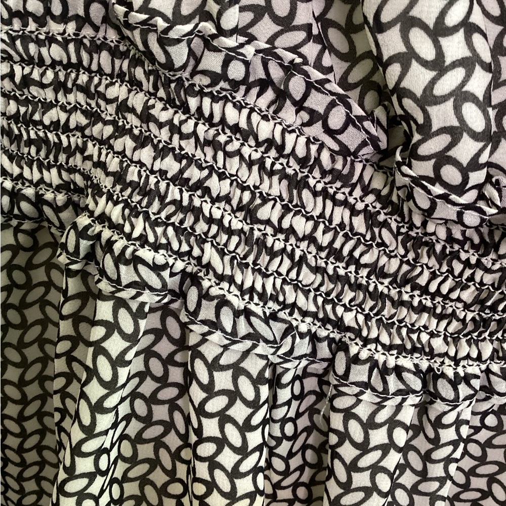 SALE - Max Studio Black/White Blouse, size M - Picture 3 of 4